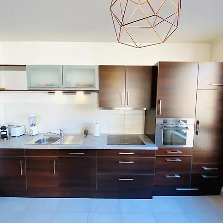 Large Studio In Center With Terrace. 1 Min Walk To The Tram. Cosy 卢森堡