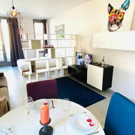 Large Studio In Center With Terrace. 1 Min Walk To The Tram. Cosy * Luxemburgo