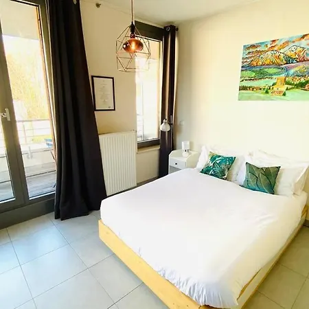 Large Studio In Center With Terrace. 1 Min Walk To The Tram. Cosy Apartamento
